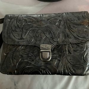 Great leather bag w/compartments like a wallet. In great shape hardly used